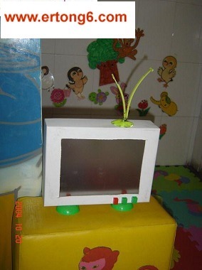 幼儿园区角娃娃家布置图片-电视机